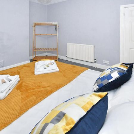 The Yellow Door By Avenew Management Serviced Accommodation Stoke-on-Trent エクステリア 写真