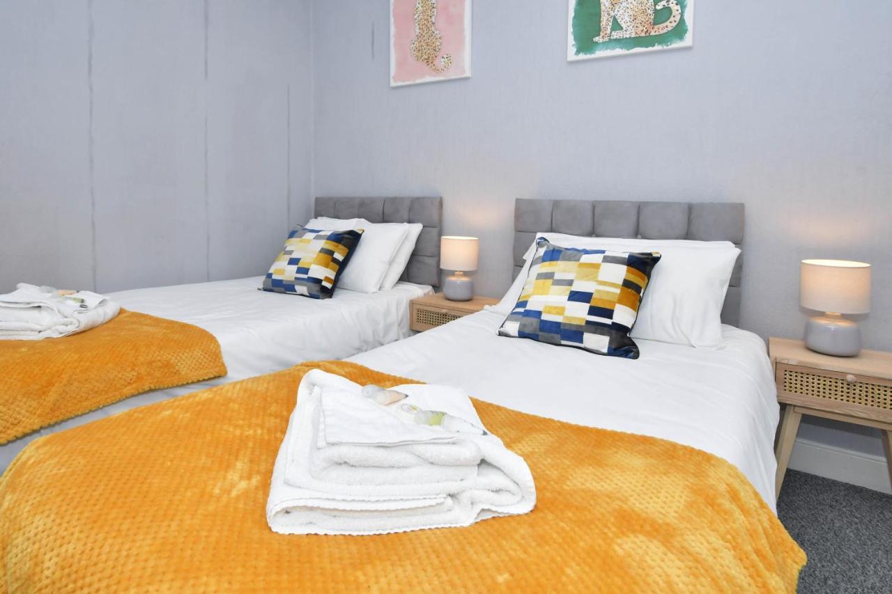 The Yellow Door By Avenew Management Serviced Accommodation Stoke-on-Trent エクステリア 写真