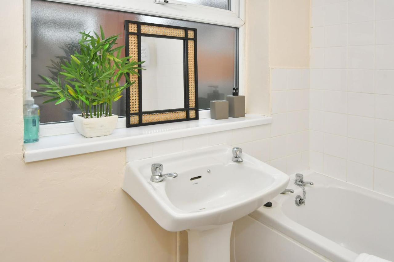 The Yellow Door By Avenew Management Serviced Accommodation Stoke-on-Trent エクステリア 写真