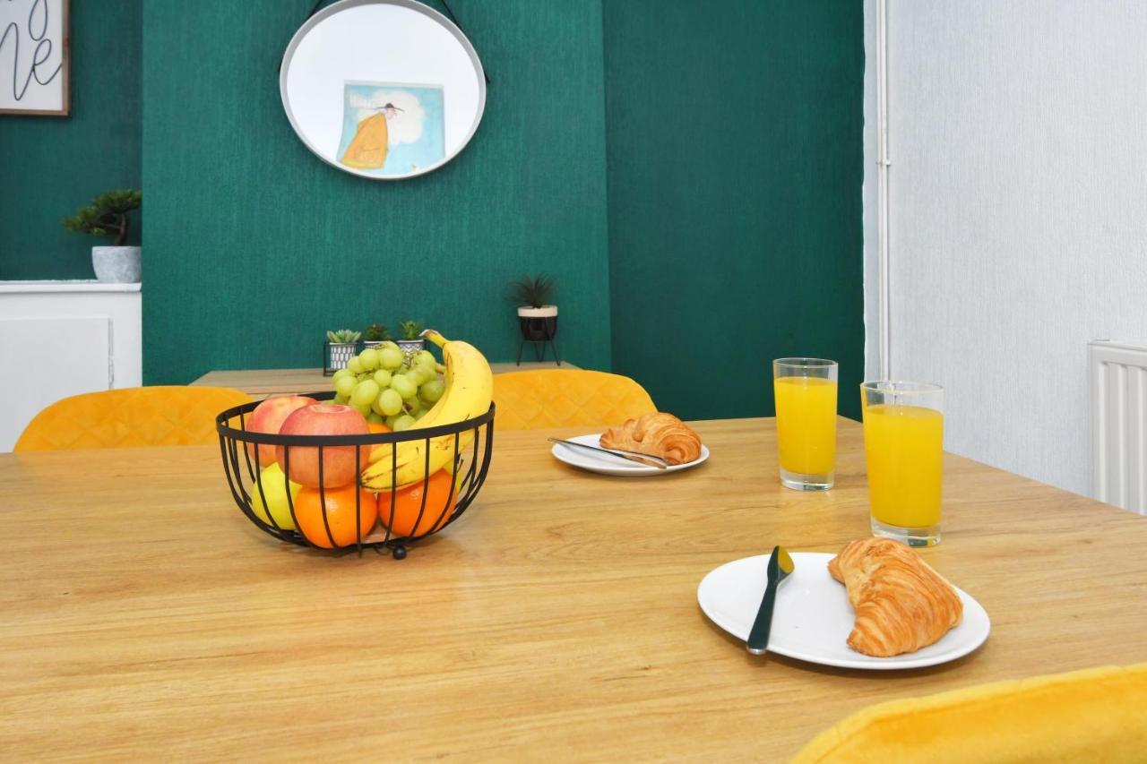 The Yellow Door By Avenew Management Serviced Accommodation Stoke-on-Trent エクステリア 写真